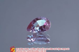 Đá quý có thể tặng cho người thân không?